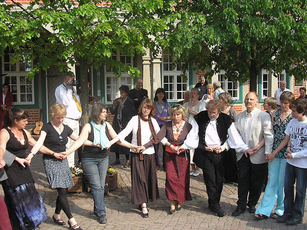 -Tanzen vorm Rathaus Boizenburg